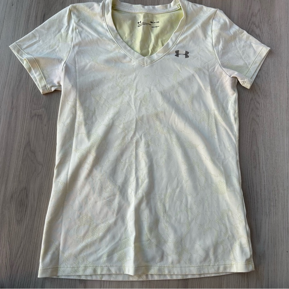 Under Armour Women's Light Yellow V-Neck Tee
